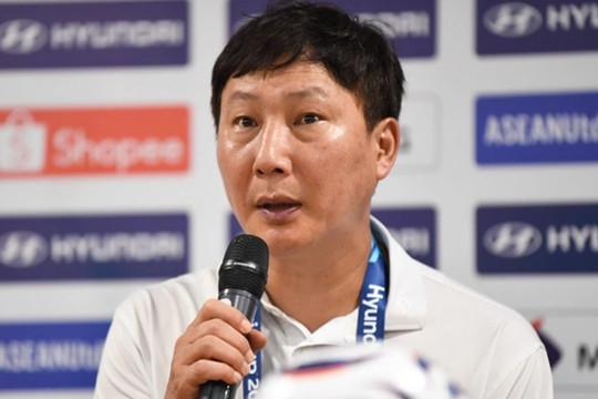 HLV Kim Sang-sik thẳng thắn chỉ ra lý do thay Đình Bắc; AFC phản đối kế hoạch 20 tỷ USD của FIFA