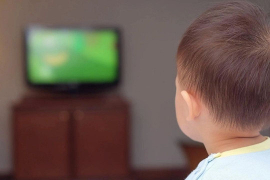 Bộ Y tế cảnh báo trẻ dưới 5 tuổi chỉ xem màn hình tối đa 1 giờ mỗi ngày
