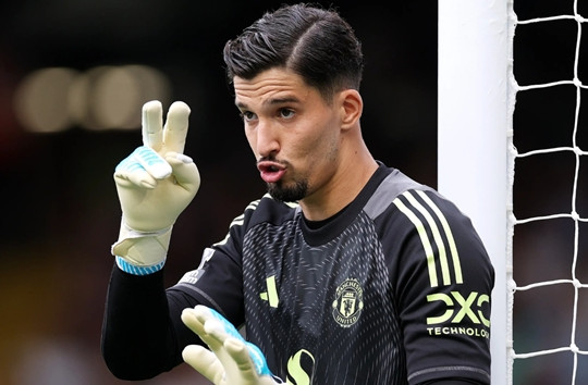 Altay Bayindir chia tay Manchester United sang Celta Vigo: Khép lại hành trình lặng lẽ tại Old Trafford