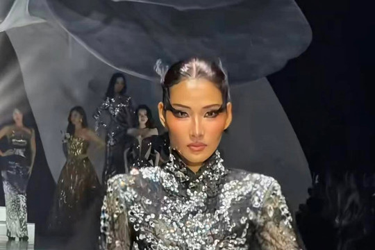 Hoàng Thùy gây sốt mạng xã hội khi bất ngờ tái xuất sàn catwalk