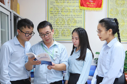 Để mỗi công nhân đều hiểu luật, biết bảo vệ quyền lợi của mình