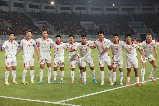 Thắng thuyết phục Indonesia 3-0, tuyển Việt Nam chiếm đỉnh bảng A và rộng cửa vào bán kết