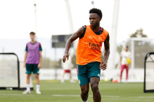 Vinicius lên tiếng về tương lai tại Real Madrid giữa tin đồn chuyển nhượng sang Arsenal