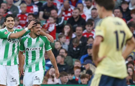 Arsenal gục ngã 1-3 trước Real Betis: Hàng thủ thảm họa và lời cảnh báo cho Mikel Arteta