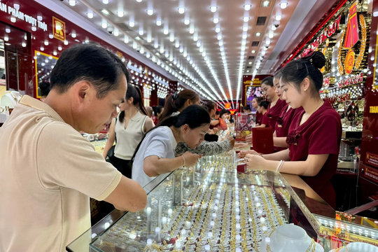 Giá vàng chiều 7/8/2026: Giá vàng miếng chốt lùi về 142,2 triệu đồng/lượng.