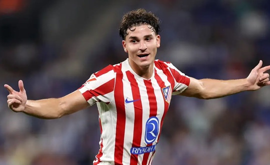 Barcelona kích hoạt kế hoạch khẩn cấp cho vị trí số 9 sau thương vụ Julian Alvarez