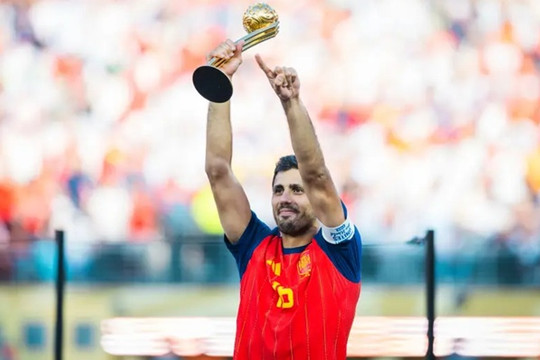 Cú quay xe kinh điển thị trường chuyển nhượng: Rodri từ chối Real Madrid để chọn Barcelona