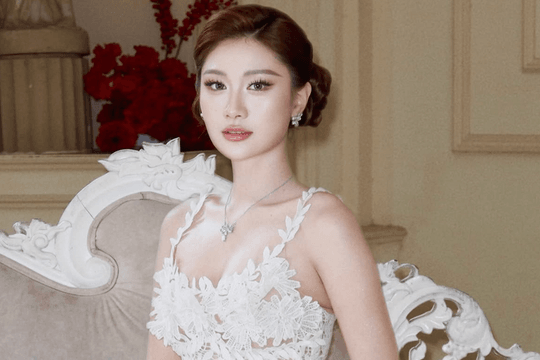 Phương Linh gây chú ý với phong cách thời trang quyến rũ sau hơn một năm đăng quang
