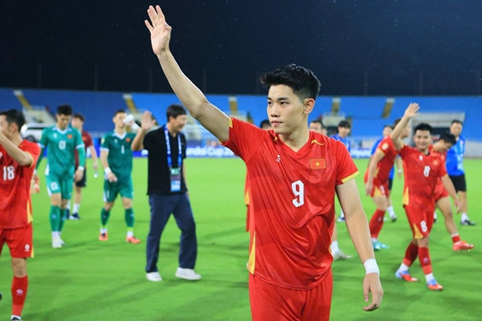 Nguyễn Đình Bắc lập cú đúp đưa tuyển Việt Nam vào bán kết ASEAN Cup 2026 sau cú sốc tâm lý