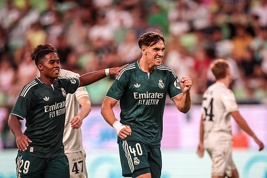 Tân binh Carlos Espi tỏa sáng trong chiến thắng 2-1 của Real Madrid trước Ferencvaros