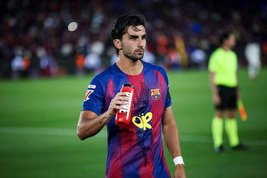 PSG tăng tốc hoàn tất hợp đồng với Ferran Torres và Mika Godts trước trận Siêu cúp châu Âu