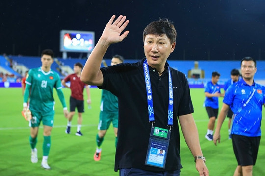 HLV Kim Sang-sik cần vá hàng thủ tuyển Việt Nam trước trận bán kết ASEAN Cup 2026 gặp Malaysia