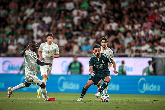 Real Madrid đánh bại Ferencvaros 2-1: Cú hích chiến thuật từ Mourinho trước mùa giải mới