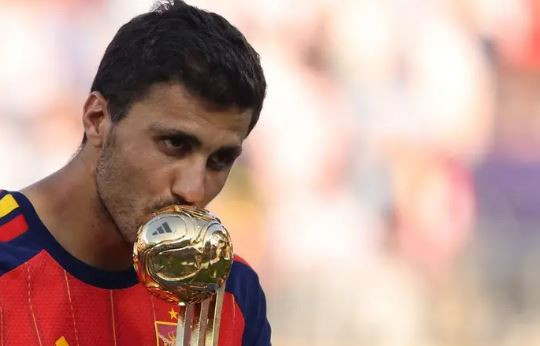 Barcelona vượt mặt Real Madrid trong thương vụ chiêu mộ tiền vệ Rodri trị giá 80 triệu euro