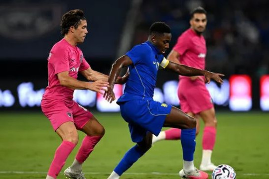 Tiền vệ Dario Essugo bất ngờ mang băng đội trưởng Chelsea trong trận hòa Johor Darul Ta'zim