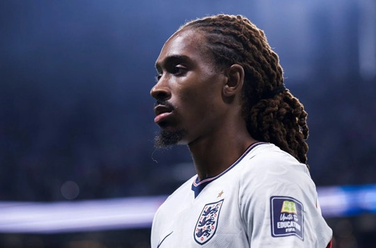 Từ cầu thủ bị lãng quên tại Tottenham, Djed Spence đứng trước 4 bến đỗ sau World Cup 2026