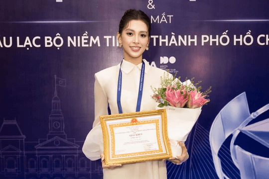 Hoa hậu Tiểu Vy đón tin vui ở tuổi 26 khi nhận giấy khen dành cho KOL xuất sắc tại TP.HCM