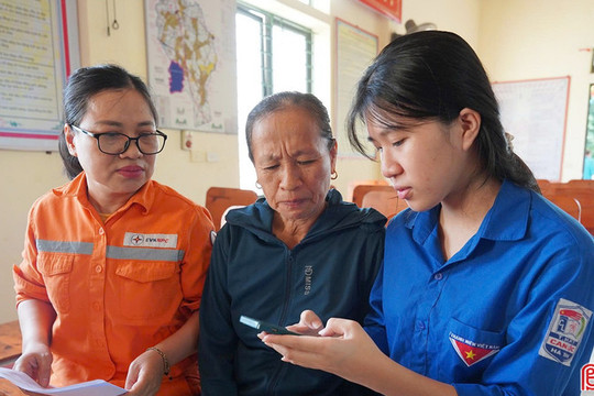 Từ cú chạm trên app, nhiều gia đình kịp thời phát hiện thất thoát điện năng