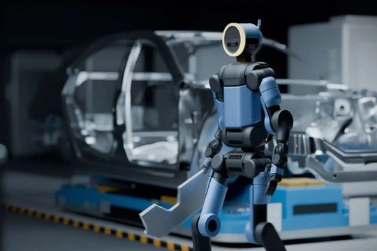 Robot hình người Atlas tự thay pin trong 3 phút giúp nhà máy sản xuất vận hành không ngừng