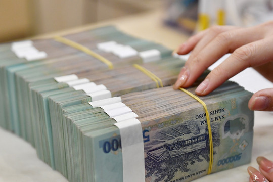 Biến động lãi suất ngân hàng ngày 12/8/2026: VCBNeo nâng lên 7,8%/năm, LPBank điều chỉnh giảm