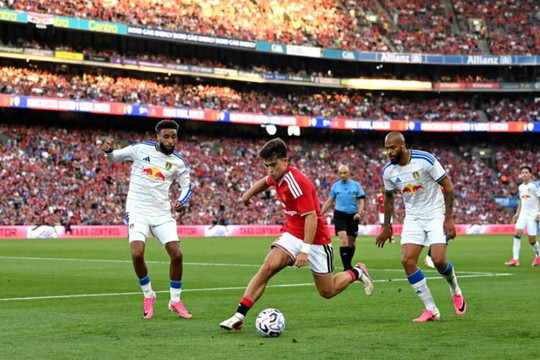 Màn trình diễn rực sáng của Harry Amass giúp Manchester United tiết kiệm ngân sách chuyển nhượng