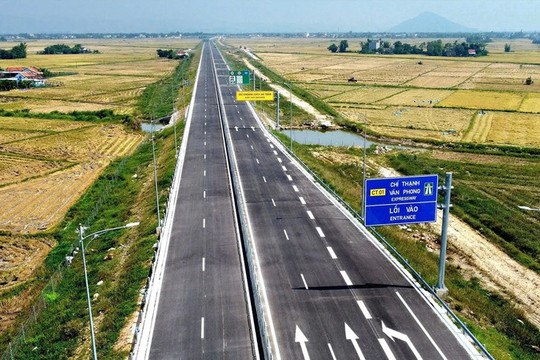 Thu phí 5 đoạn cao tốc Bắc - Nam qua miền Trung từ 14h hôm nay