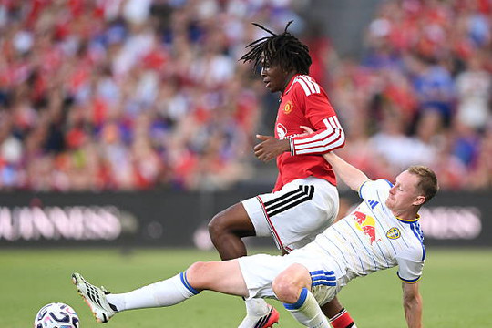 HLV Michael Carrick chốt vị trí chạy cánh cho tài năng trẻ Patrick Dorgu tại Manchester United