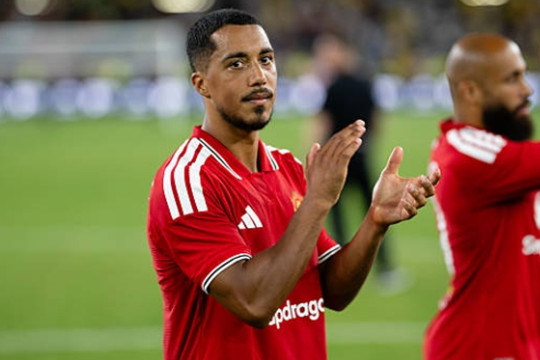 Tielemans đá cặp Andrey Santos giúp HLV Michael Carrick lột xác tuyến giữa Manchester United