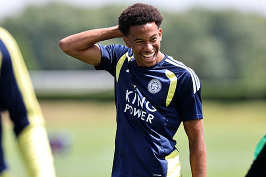 Manchester United đánh bại Arsenal vụ thần đồng Louis Page giá 10 triệu bảng từ Leicester