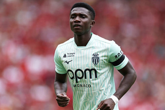 Manchester United quyết tâm chiêu mộ Lamine Camara nhằm giải bài toán tuyến giữa Old Trafford