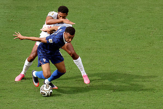 Arsenal nhắm Jarell Quansah giải bài toán Saliba: Nước đi chiến thuật của HLV Arteta