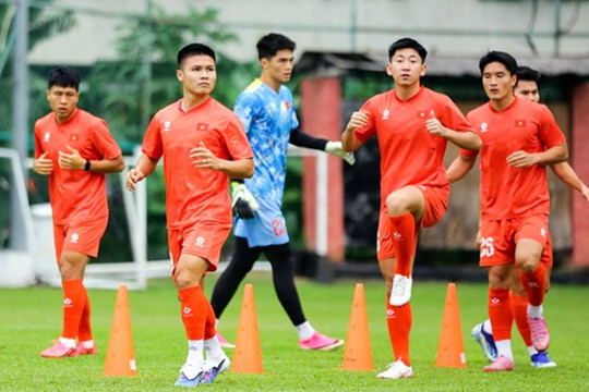 Tuyển Việt Nam gấp rút chuẩn bị cho bán kết ASEAN Cup 2026 trong không gian tập mở tại Malaysia
