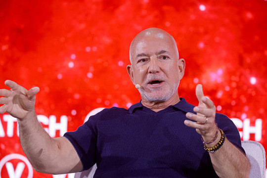 Tỷ phú Jeff Bezos cùng liên minh đầu tư mua lại cổ phần Liverpool tại giải Ngoại hạng Anh