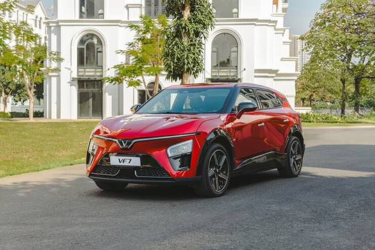Đánh giá chi tiết VinFast VF 7: Mẫu SUV điện thể thao phân khúc C có giá từ 740 triệu đồng