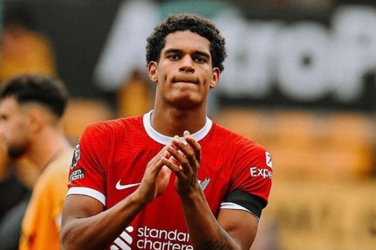 Arsenal và MU cùng đàm phán mua trung vệ Jarell Quansah từ Bayer Leverkusen để gia cố hàng thủ
