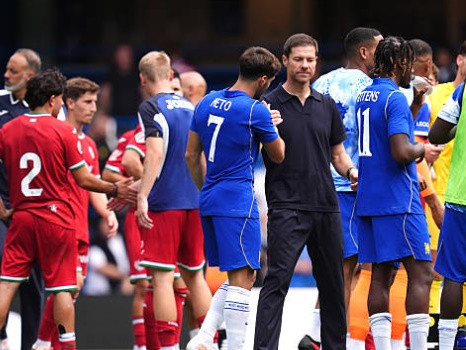 Chelsea thắng Real Sociedad 3-1: Xabi Alonso gây ấn tượng nhưng Enzo Fernandez bị la ó