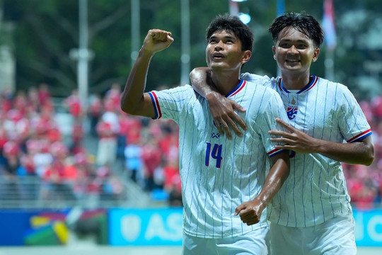 Thái Lan chạm một tay vào chung kết ASEAN Cup 2026, truyền thông quốc tế khen Đình Bắc