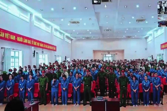 Phiên tòa vụ ma túy 227 bị cáo: Ca sĩ Chi Dân, 'cô tiên từ thiện' Trúc Phương xin điều chỉnh thông tin