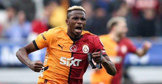 Manchester United hỏi mua tiền đạo Victor Osimhen nhưng vướng rào cản 111 triệu bảng