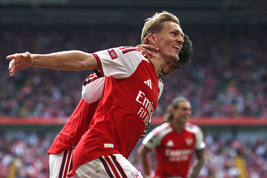 Arsenal đè bẹp Manchester City 3-0 đoạt Siêu cúp Anh 2026: Odegaard cùng dàn tân binh rực sáng