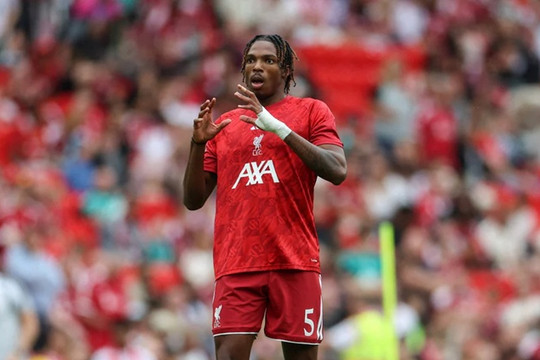 Tân binh Jeremy Jacquet ghi bàn ra mắt giúp Liverpool đánh bại Como 2-0 trước mùa giải mới