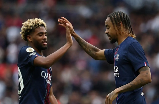 HLV Luis Enrique gạch tên Barcola và Mbaye khỏi trận Siêu cúp Pháp trước tin đồn rời PSG