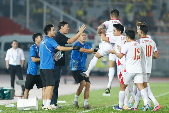 Đội tuyển Việt Nam thắng Malaysia 2-0 tại bán kết ASEAN Cup 2026: Nguyễn Xuân Son phá kỷ lục