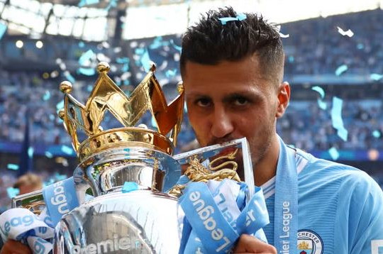 Man City chấp nhận bán Rodri cho Barca giá 65,4 triệu bảng và gấp rút tìm người thay thế