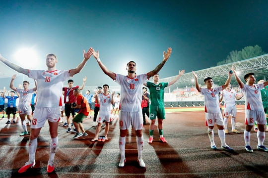 HLV Kim Sang-sik biến tuyển Việt Nam thành khối bê tông thực dụng đánh bại Malaysia 2-0