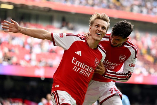 Martin Odegaard bùng nổ giúp Arsenal đánh bại Man City trong trận Siêu cúp Anh trên sân Cardiff