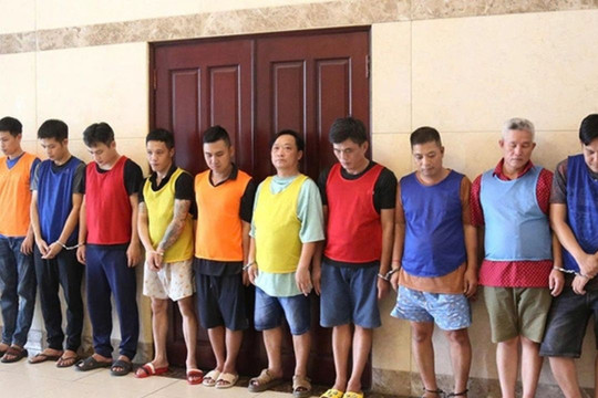 Cảnh sát triệt phá đường dây đánh bạc gần 600 tỷ đồng, bắt giữ 40 người