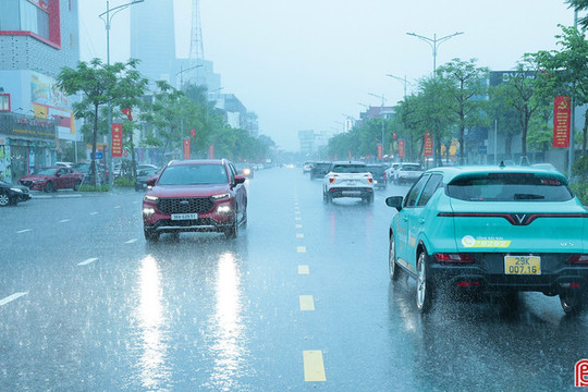 Nhiều tuyến phố ở trung tâm đô thị Hà Tĩnh hết cảnh “cứ mưa là ngập”