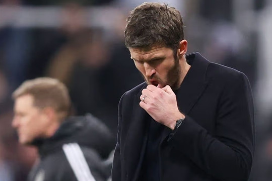 Lịch thi đấu giông bão và áp lực chuyển nhượng thử thách Michael Carrick tại Man Utd
