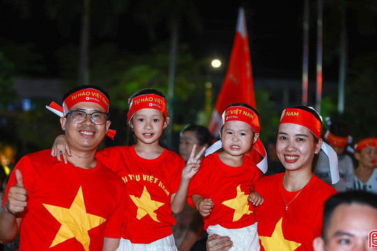 Người hâm mộ Hà Tĩnh tập trung “tiếp lửa” cho đội tuyển Việt Nam